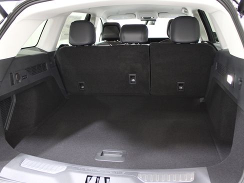 Used 2025 Lincoln Nautilus Premier AWD/4WD image 18