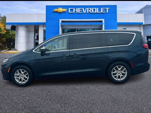 Used 2023 Chrysler Pacifica Touring-L image 8