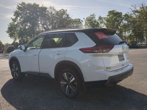 Certified 2025 Nissan Rogue SL w/ SL Premium Package FWD image 6