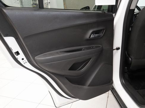 Used 2017 Chevrolet Trax LS w/ Fleet Convenience Package image 23