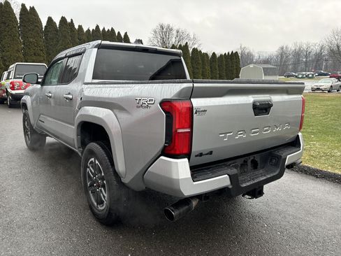 Used 2024 Toyota Tacoma TRD Sport image 5