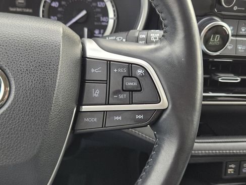 Used 2022 Toyota Highlander XLE image 30