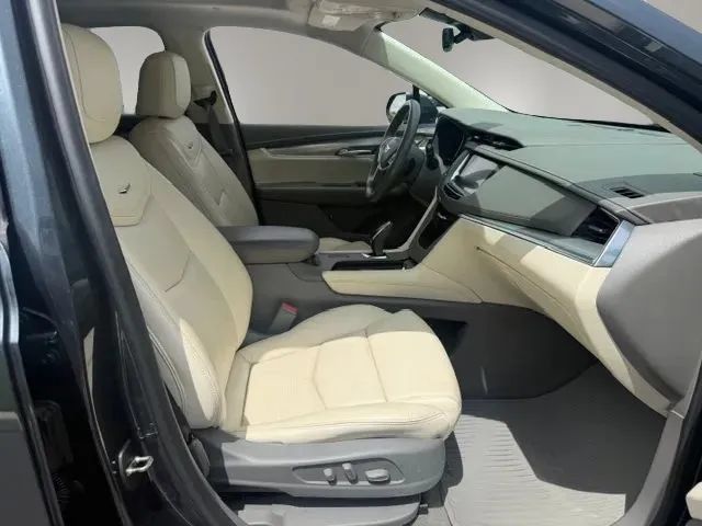 Used 2019 Cadillac XT5 Luxury w/ Advanced Security Package FWD image 11