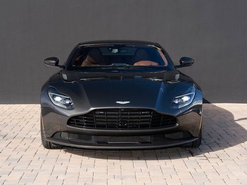 Used 2018 Aston Martin DB11 Coupe image 5
