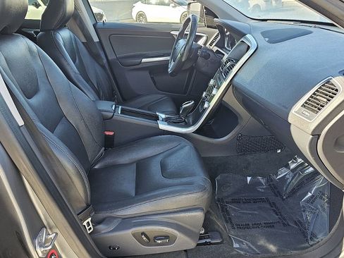 Used 2016 Volvo XC60 T5 Platinum w/ Protection Package FWD image 18
