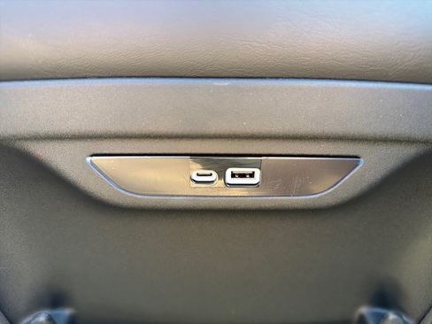 Used 2026 Chrysler Pacifica Limited FWD image 27