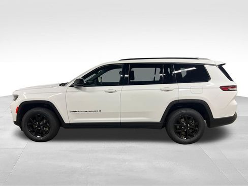 Used 2024 Jeep Grand Cherokee L Laredo AWD/4WD image 6