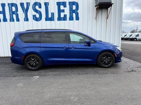 Used 2018 Chrysler Pacifica Touring-L Plus w/ S Appearance Package image 9