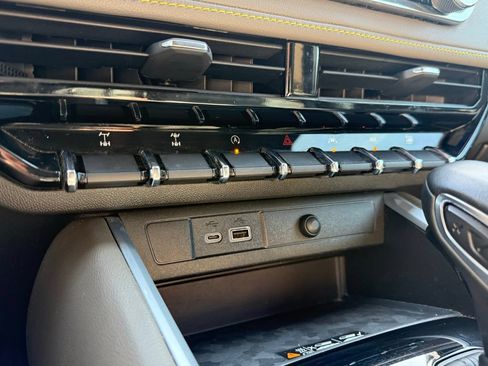 Used 2023 Chevrolet Colorado ZR2 w/ ZR2 Convenience Package III AWD/4WD image 18