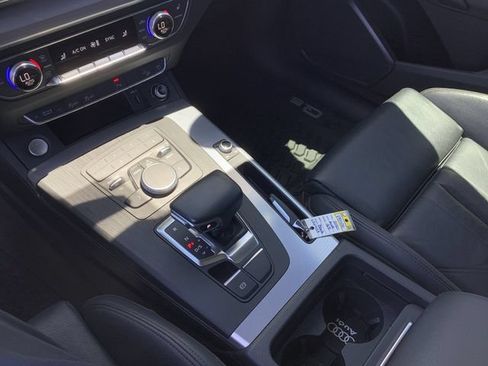 Used 2020 Audi Q5 2.0T Premium w/ Titanium Sport Package AWD/4WD image 18