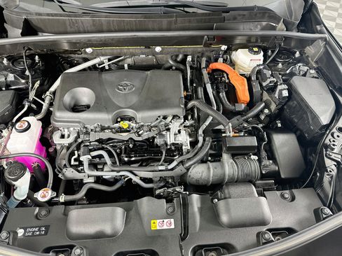 Used 2022 Toyota Venza XLE AWD/4WD image 31