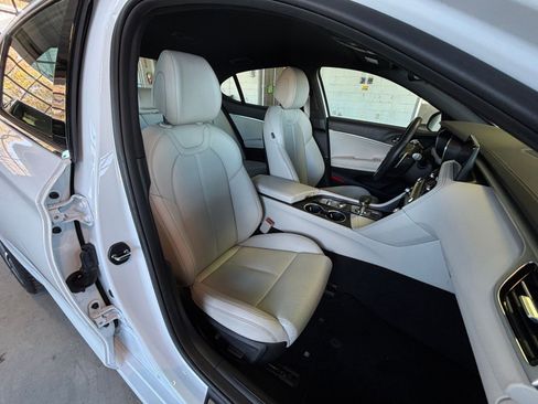 Used 2025 Genesis G70 2.5T image 36