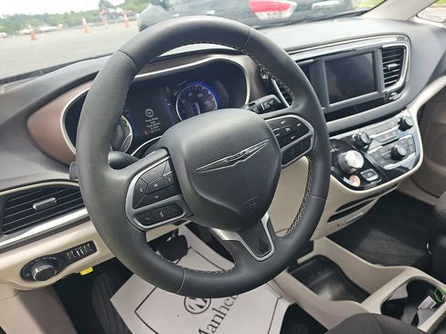Used 2023 Chrysler Voyager LX FWD image 15