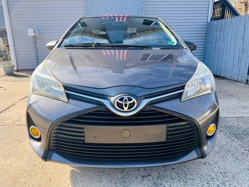 Used 2015 Toyota Yaris L image 2
