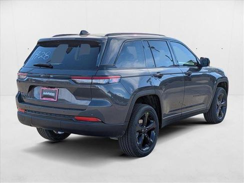 New 2025 Jeep Grand Cherokee Altitude image 2