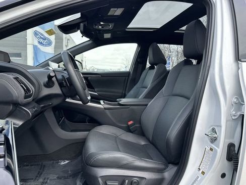 Used 2024 Subaru Solterra Touring w/ Touring Package image 15