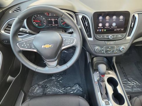 Used 2025 Chevrolet Malibu RS FWD image 29