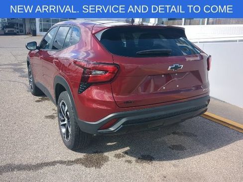 Certified 2024 Chevrolet Trax RS w/ Driver Confidence Package FWD image 3