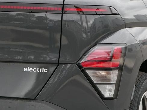 New 2025 Hyundai Kona SEL FWD image 3