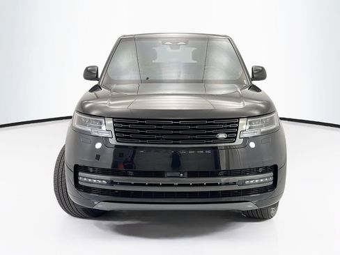Used 2025 Land Rover Range Rover SE AWD/4WD image 2