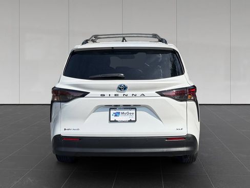 Used 2025 Toyota Sienna XLE w/ XLE Plus Package AWD/4WD image 4