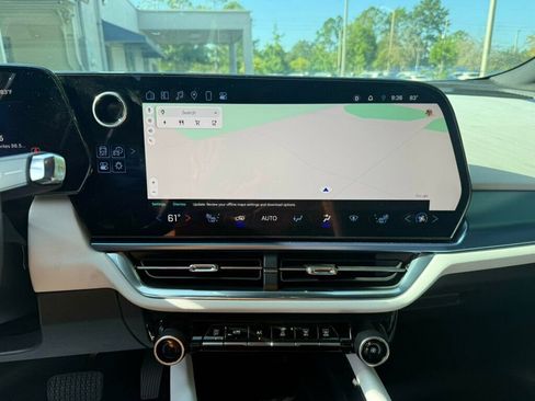 Used 2025 Chevrolet Equinox EV LT w/ Convenience Package image 6