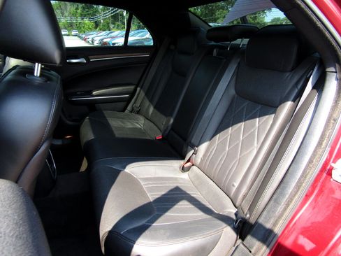 Used 2017 Chrysler 300 C Platinum image 22