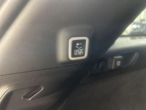 Used 2022 Jeep Grand Cherokee Overland w/ Luxury Tech Group IV image 30