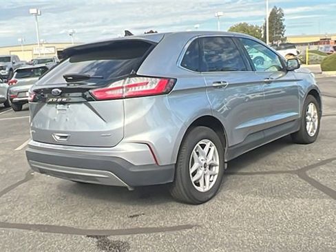 Used 2024 Ford Edge SEL image 3