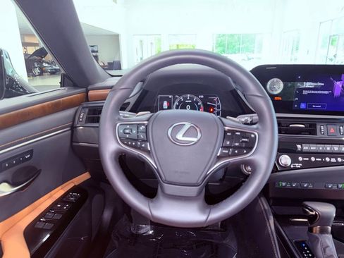 Certified 2024 Lexus ES 350 w/ Premium Package FWD image 17