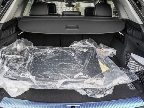 Certified 2024 Audi Q5 e Premium Plus image 27