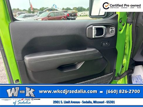 Used 2019 Jeep Wrangler Unlimited Sahara AWD/4WD image 17