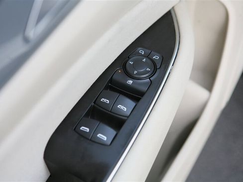 Used 2018 Buick Regal Preferred AWD/4WD image 9