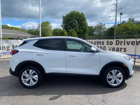 Used 2025 Buick Encore GX Preferred AWD/4WD image 2