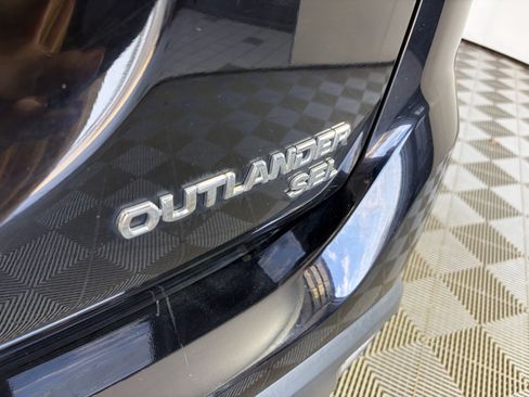 Used 2016 Mitsubishi Outlander SEL AWD/4WD image 17