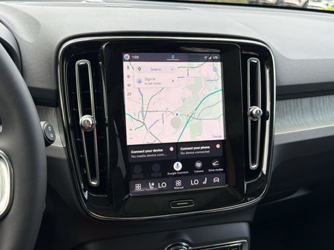 New 2026 Volvo XC40 B5 Plus w/ Climate Package AWD/4WD image 17