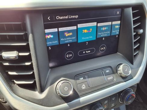 Used 2022 GMC Acadia SLT w/ Technology Package image 15