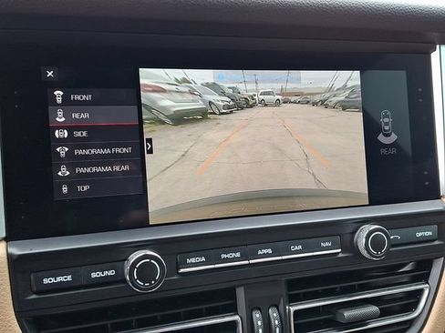 Used 2021 Porsche Macan AWD/4WD image 24
