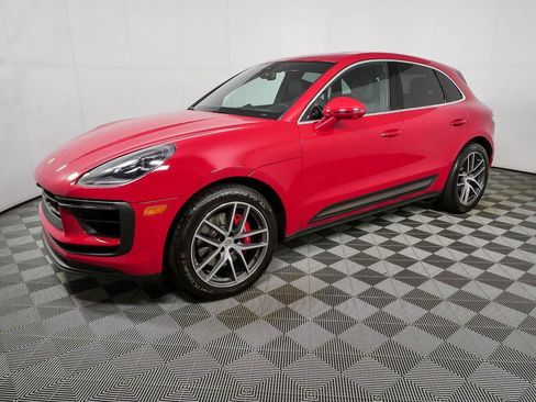 Certified 2022 Porsche Macan S AWD/4WD image 2
