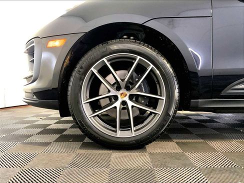 Certified 2025 Porsche Macan image 11