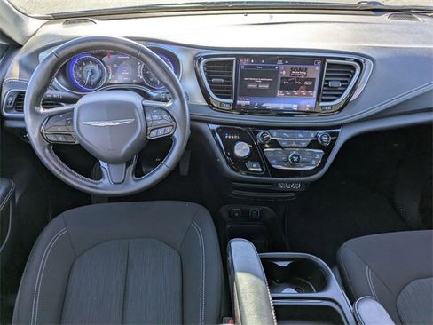 Used 2021 Chrysler Pacifica Touring w/ S Appearance Package image 32