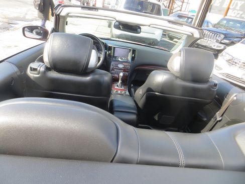 Used 2014 INFINITI Q60 Convertible w/ Premium Package image 8