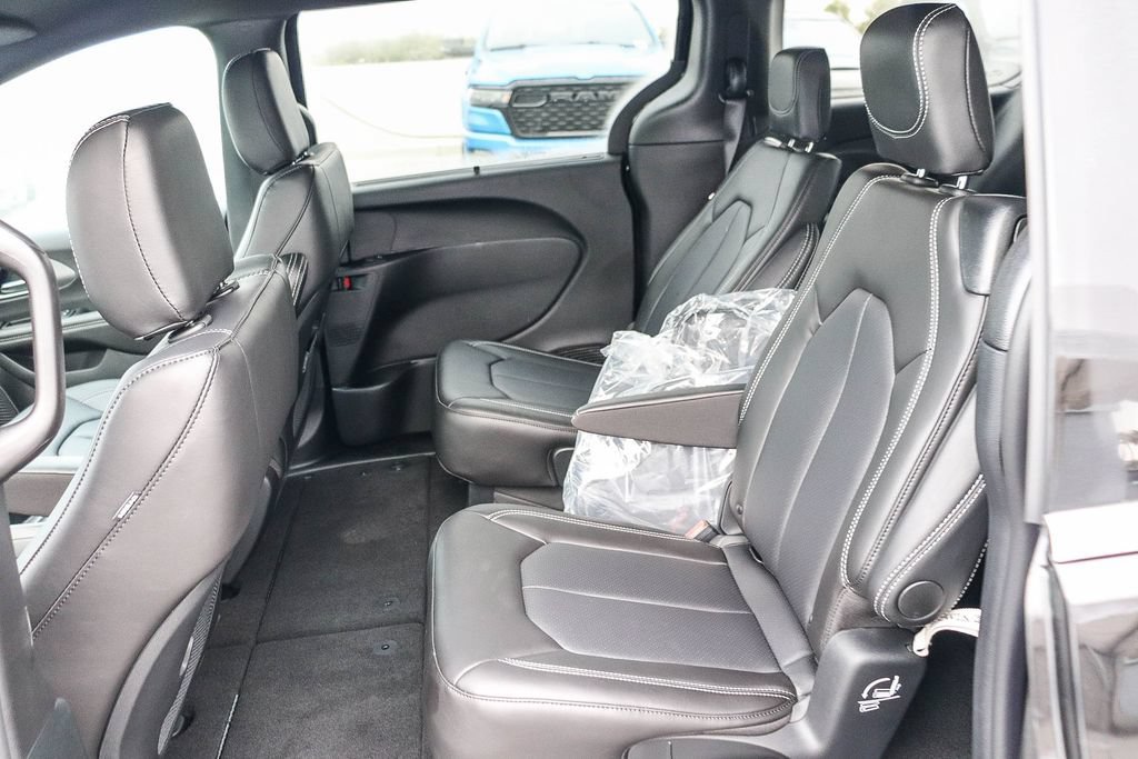 New 2027 Chrysler Pacifica Select FWD image 21