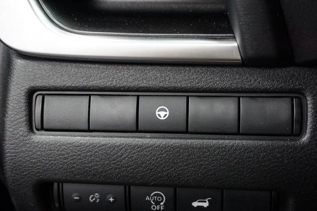 Used 2025 Nissan Rogue SV FWD image 18