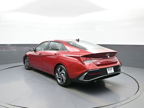 Certified 2025 Hyundai Elantra SEL image 8