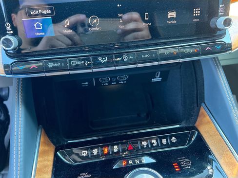 Used 2022 Jeep Grand Wagoneer Series II w/ Convenience Group III AWD/4WD image 15