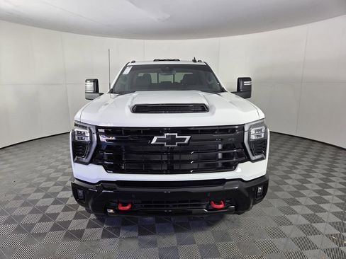 Used 2025 Chevrolet Silverado 2500 LT w/ Trail Boss Package image 3