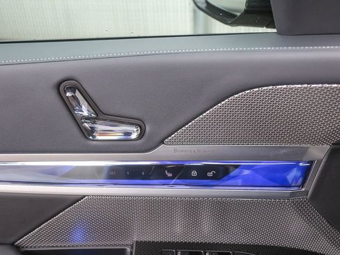 Certified 2025 BMW 740i RWD image 18