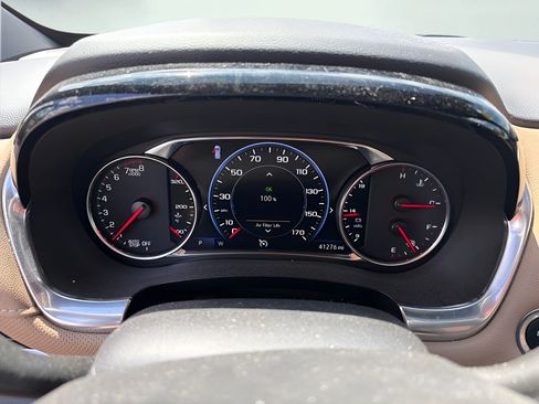 Used 2023 Chevrolet Traverse Premier AWD/4WD image 14