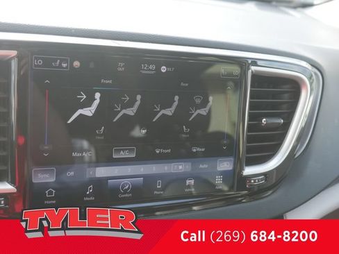 Used 2022 Chrysler Pacifica Touring-L FWD image 45